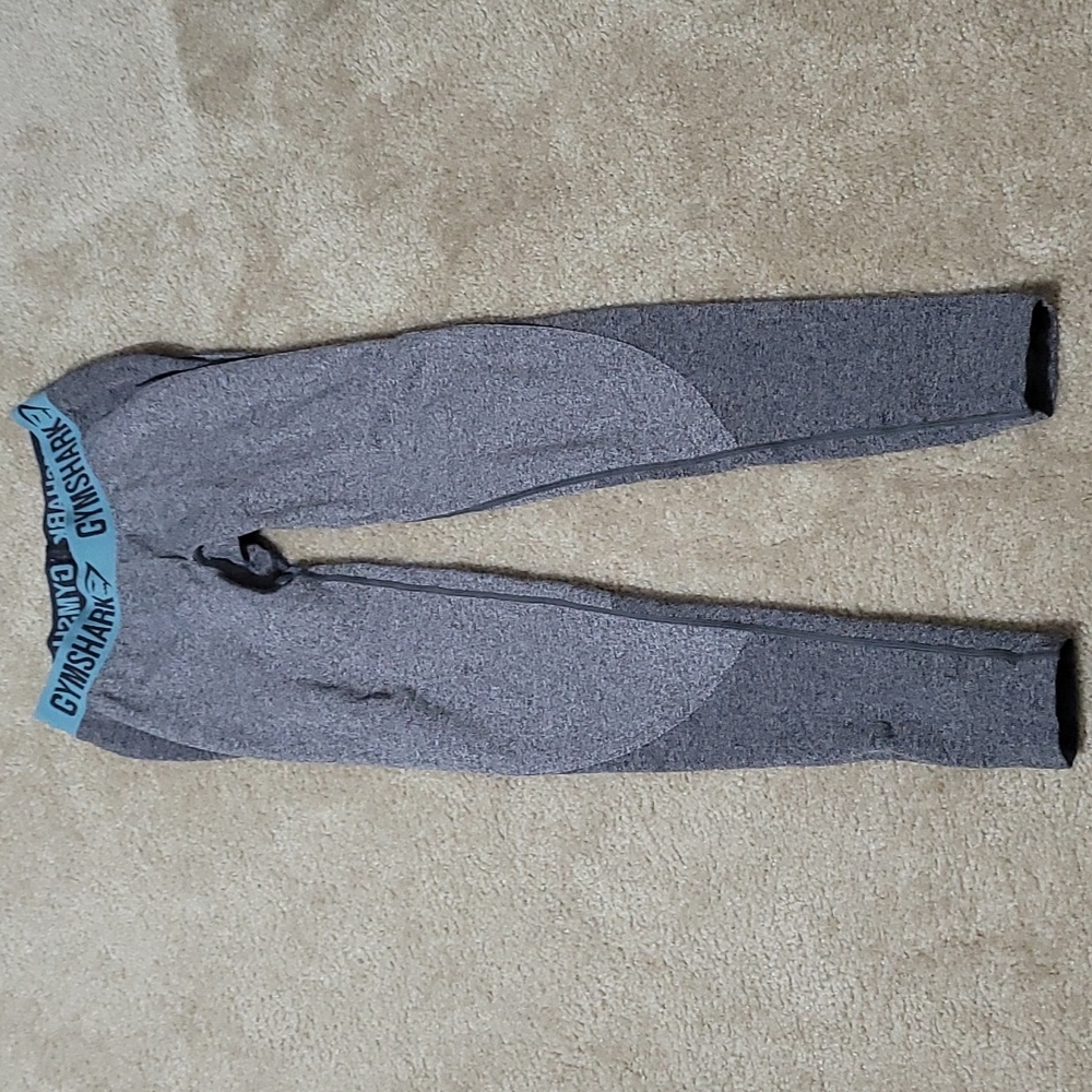 Gym shark leggings
